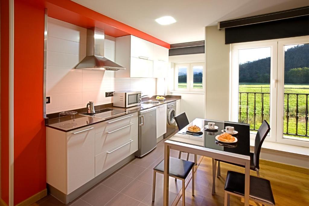 Apartamentos Spa Villa Pasiega Hoznayo Bilik gambar